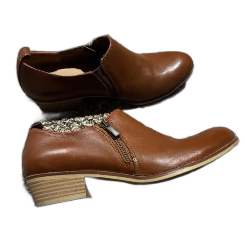 Ladies Shoes - Picture 2 of 3